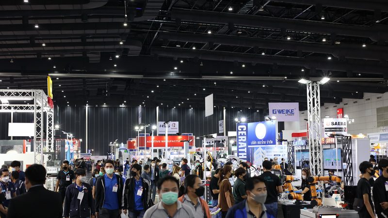 C电子行业机器人集成应用：趋势、挑战与解决方案